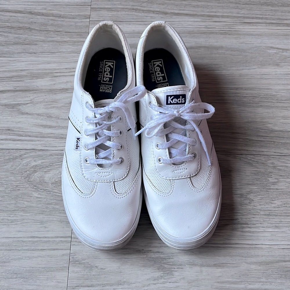 Ked’s courty leather tennis shoe